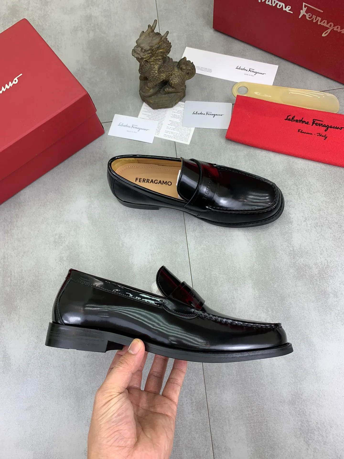 Men's Men's Shoes 💰P460💰[New Style] Water-dyed Niuli 🆘[Salvatore Ferragamo] Ferragamo's latest casual business leather shoes for men! Available at counters simultaneously! The fabric is made of specially imported original calfskin, the lining is made of imported water-dyed cowhide, and the original combination outsole is absolutely luxurious and leads the fashion trend. Matching code: 38-45; 2️⃣ colors available